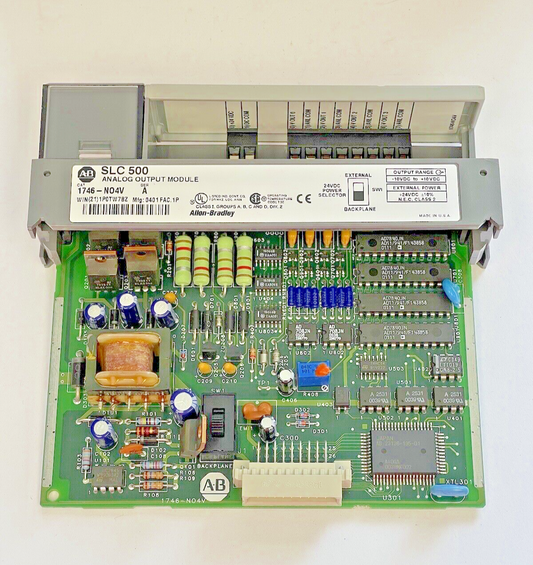 ALLEN BRADLEY - 1746-N04V SER. A - SLC 500 ANALOG OUTPUT MODULE - 24VDC PWR SELE