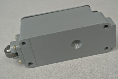 ALLEN-BRADLEY 802-PASJ218 PRECISION LIMIT SWITCH / PUSH ROLLER / NEW SURPLUS
