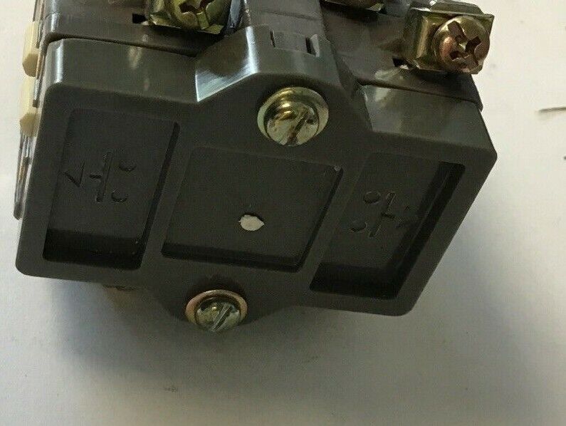 GOULD C9-21 KSS3 SELECTOR SWITCH 2POS 90DEGREE