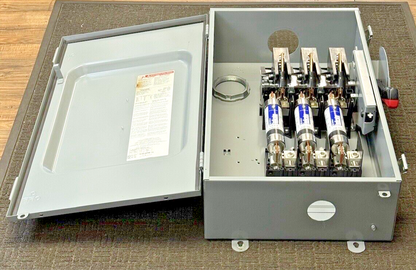 SQUARE D - H364AWK SER. F06 - SINGLE THROW FUSIBLE DISCONNECT SWITCH -200A, 600V