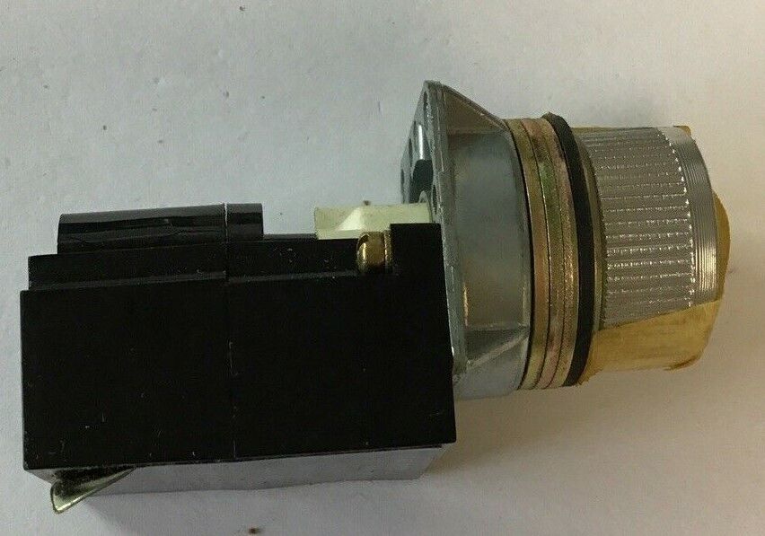 SQUARE D 9001 M2LA1 ILLUMINATED PUSHBUTTON SER.A 120/110V 60/50HZ