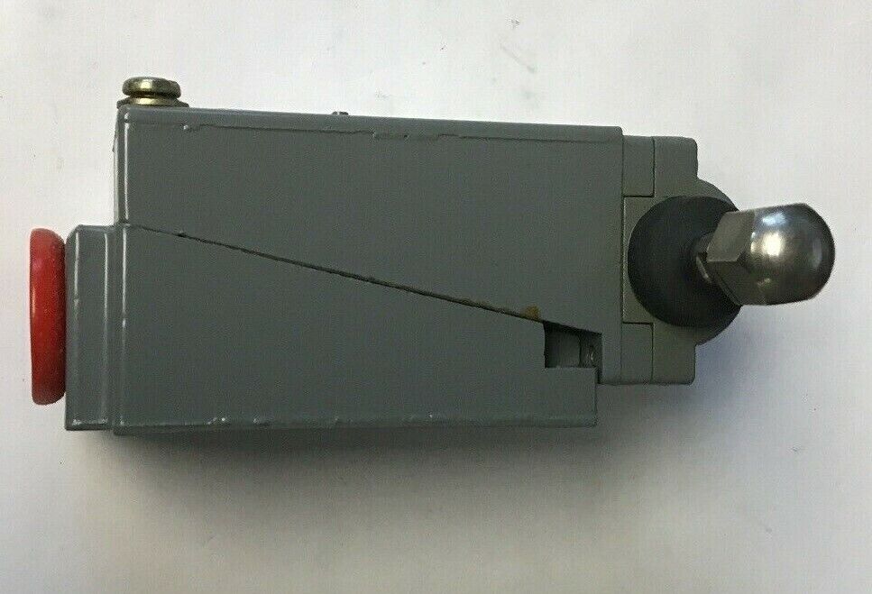 SQUARE D CLASS 9007 B62GD  SER.B HEAVY DUTY LIMIT SWITCH