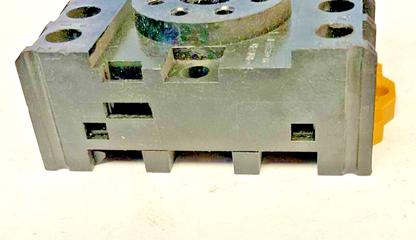 OMRON PF083A-E RELAY SOCKET 10A 250VAC ***LOTOF8***
