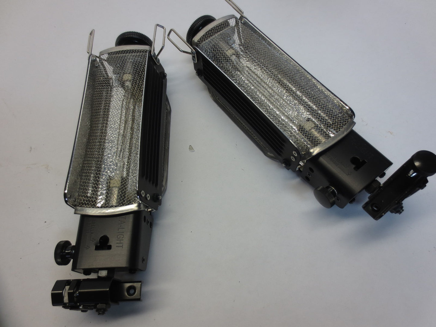 LOWELL TOTA PROFESSIONAL PHOTOGRAPHY LIGHTING SYSTEM - LIGHTS TRIPODS UMBRELLAS