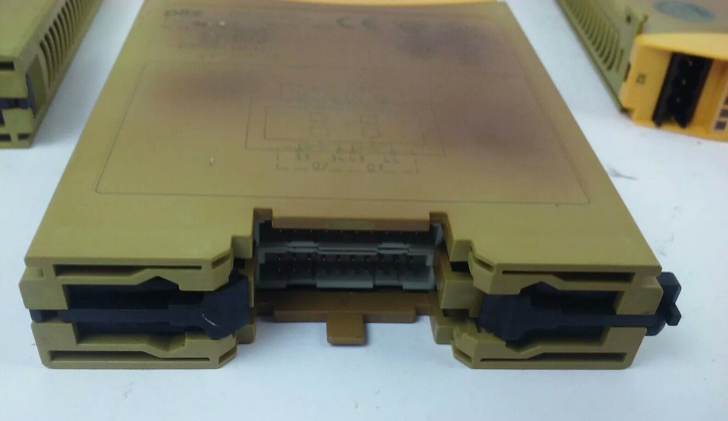 PILZ PNOZ mo4p SAFETY RELAY 240V 6A (LOT OF 10) HAS CRACKS MAY HAVE A LOOSE PART