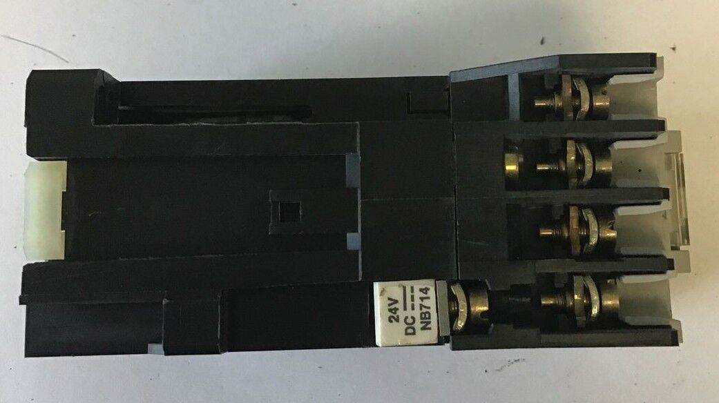 ALLEN BRADLEY 100-A09NZ*3 CONTACTOR SER.B 9A 600VAC ***LOTOF2***