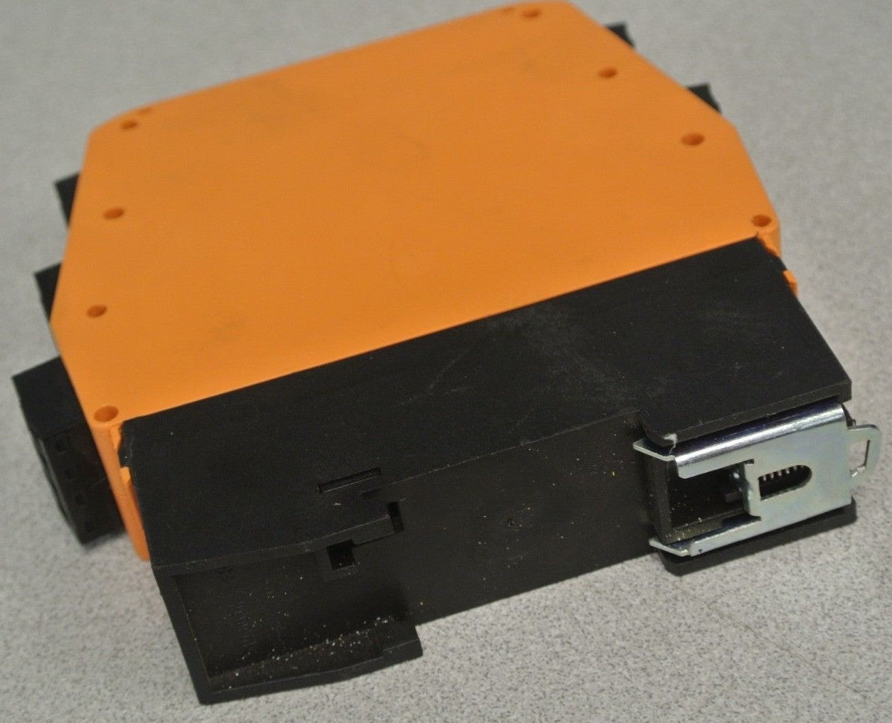 IFM AC2251 INTERFACE MODULE / 31.6VDC, 250mA / 20-30VDC, 700mA/CH / 2A TOTAL