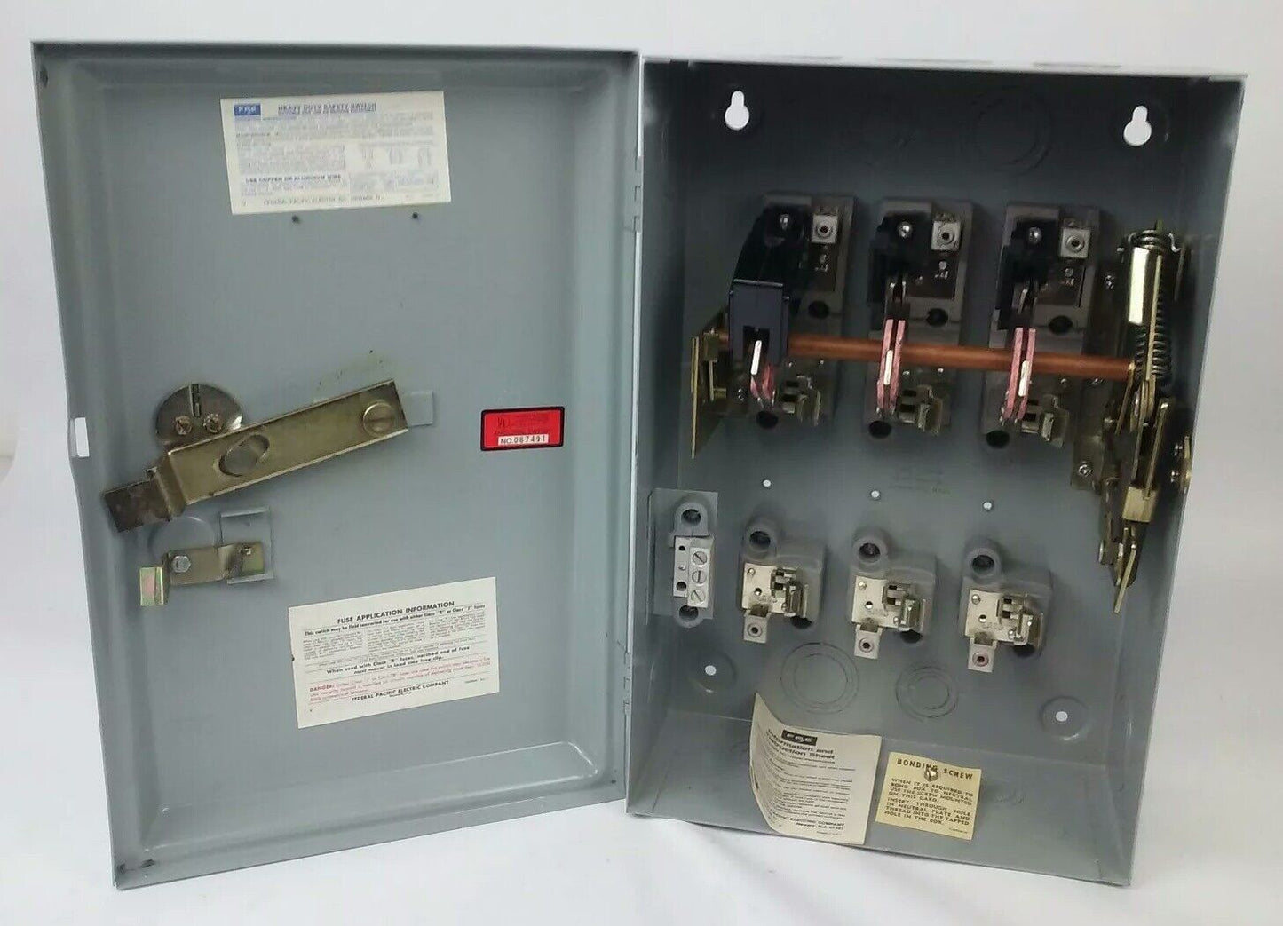 FPE 1132R FUSIBLE HEAVY DUTY SAFETY SWITCH 3P, 100A, 240VAC, 4 WIRE, 30HP