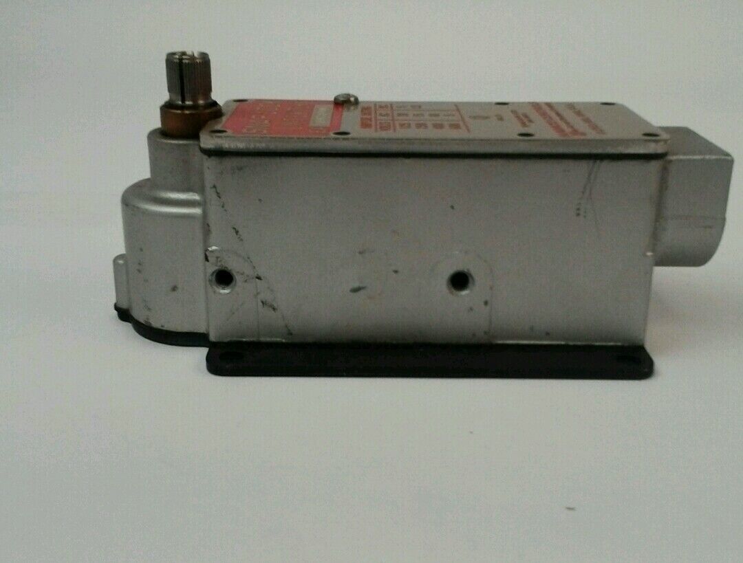 NAMCO LIMIT SWITCH EA 70050100 600VAC/250VDC 20AMP MISSING SCREWS