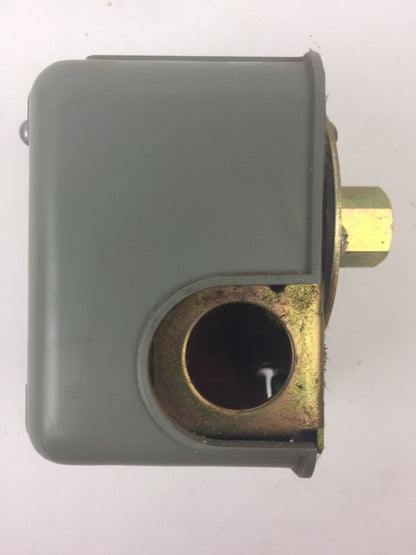 SQUARE D CLASS 9013 TYPE FSG2-S11 PRESSURE SWITCH SERIES B