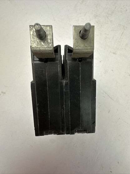 GE THQB2130 CIRCUIT BREAKER 30AMP 2POLE 120/240VAC HAS CRACKED/CHIPPED PLASTIC