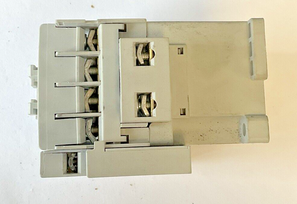 ALLEN-BRADLEY 100-C12*10 CONTACTOR SER.A W/100-S AUX CONTACT SER.B