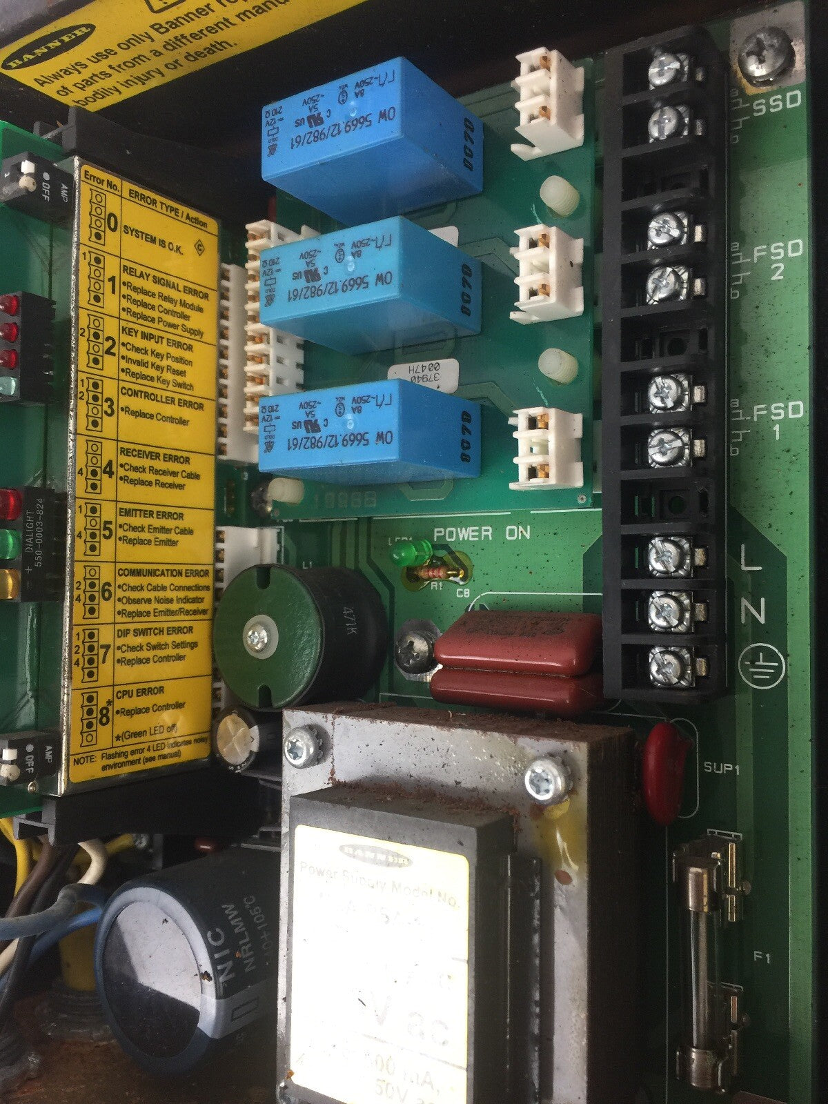 BANNER MSCA-1 MINI-SCREEN CONTROL BOX WITH CABLES MISSING KEY