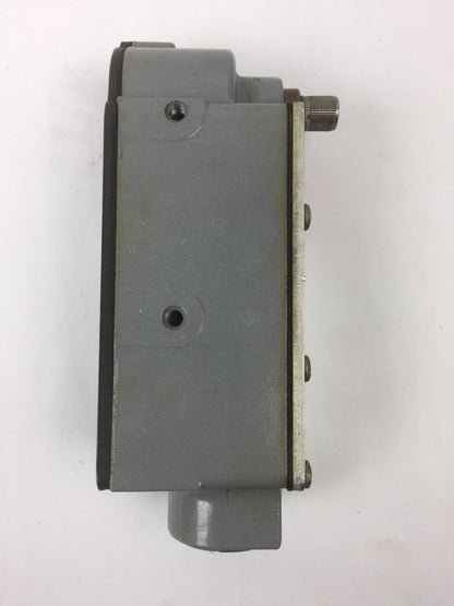 NAMCO CONTROL SNAP-LOCK EA70025100 LIMIT SWITCH 600 VAC 250 VDC