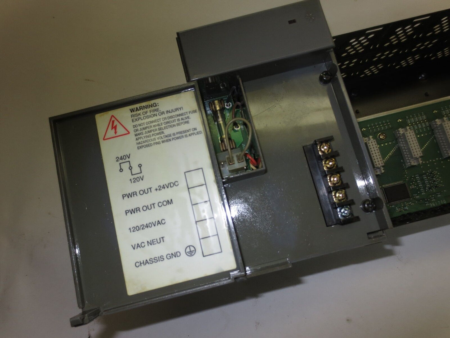 ALLEN-BRADLEY 1746-P2 SLC500 POWER SUPPLY + 1746-A7 7-SLOT RACK