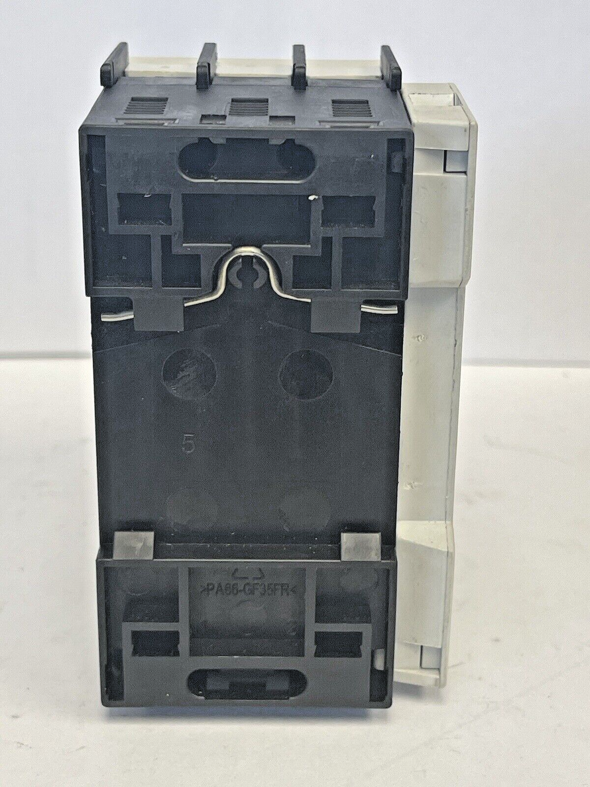 SIEMENS - 3RV1021-4AA10 - CIRCUIT BREAKER W/ 3RV1901-1E & 3RV1901-1C