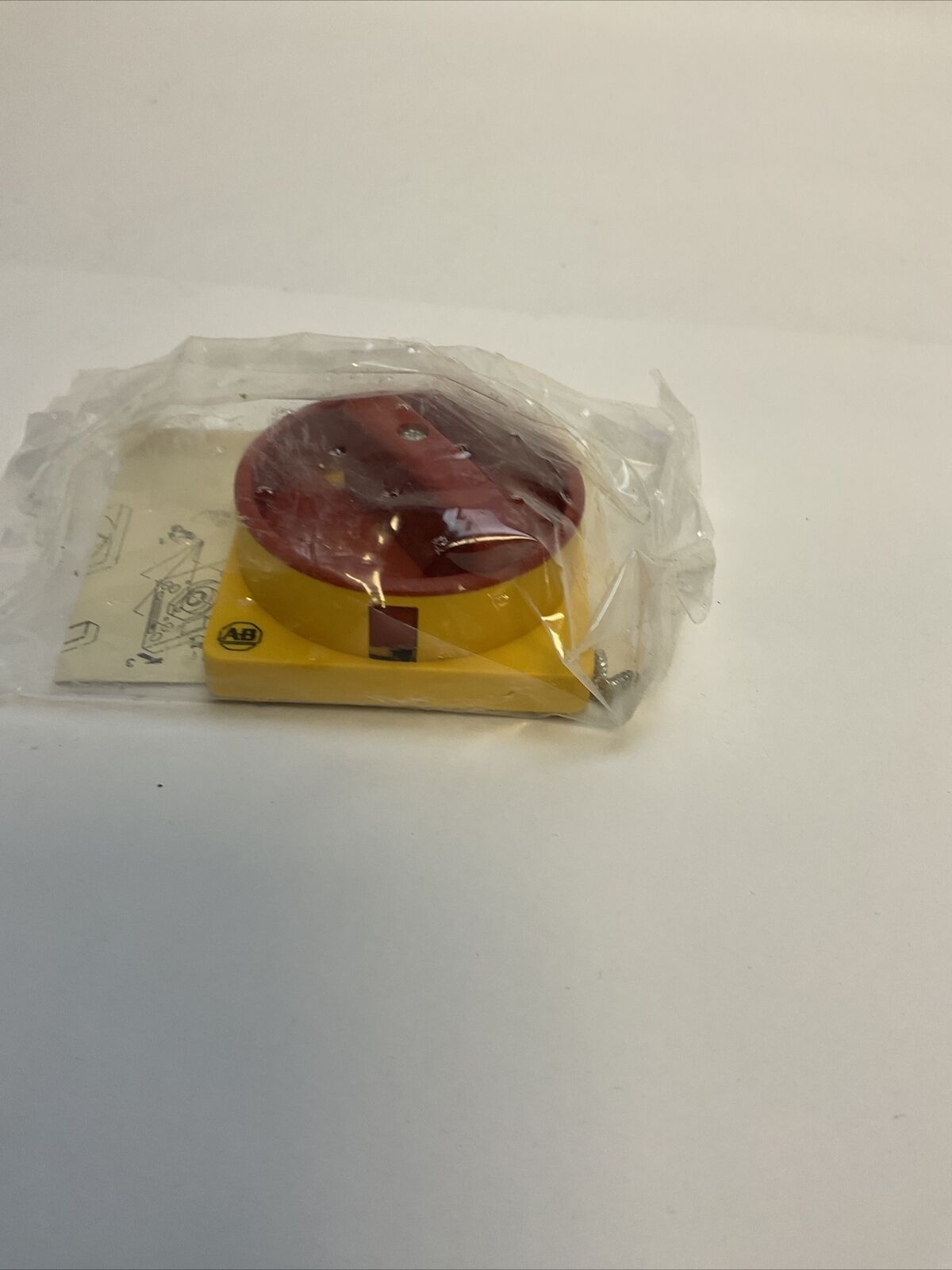 ALLEN BRADLEY 194L-HE6N-175 SER B ACTUATOR N 67X67 0-1 OFF-ON UL TYPE 1/12