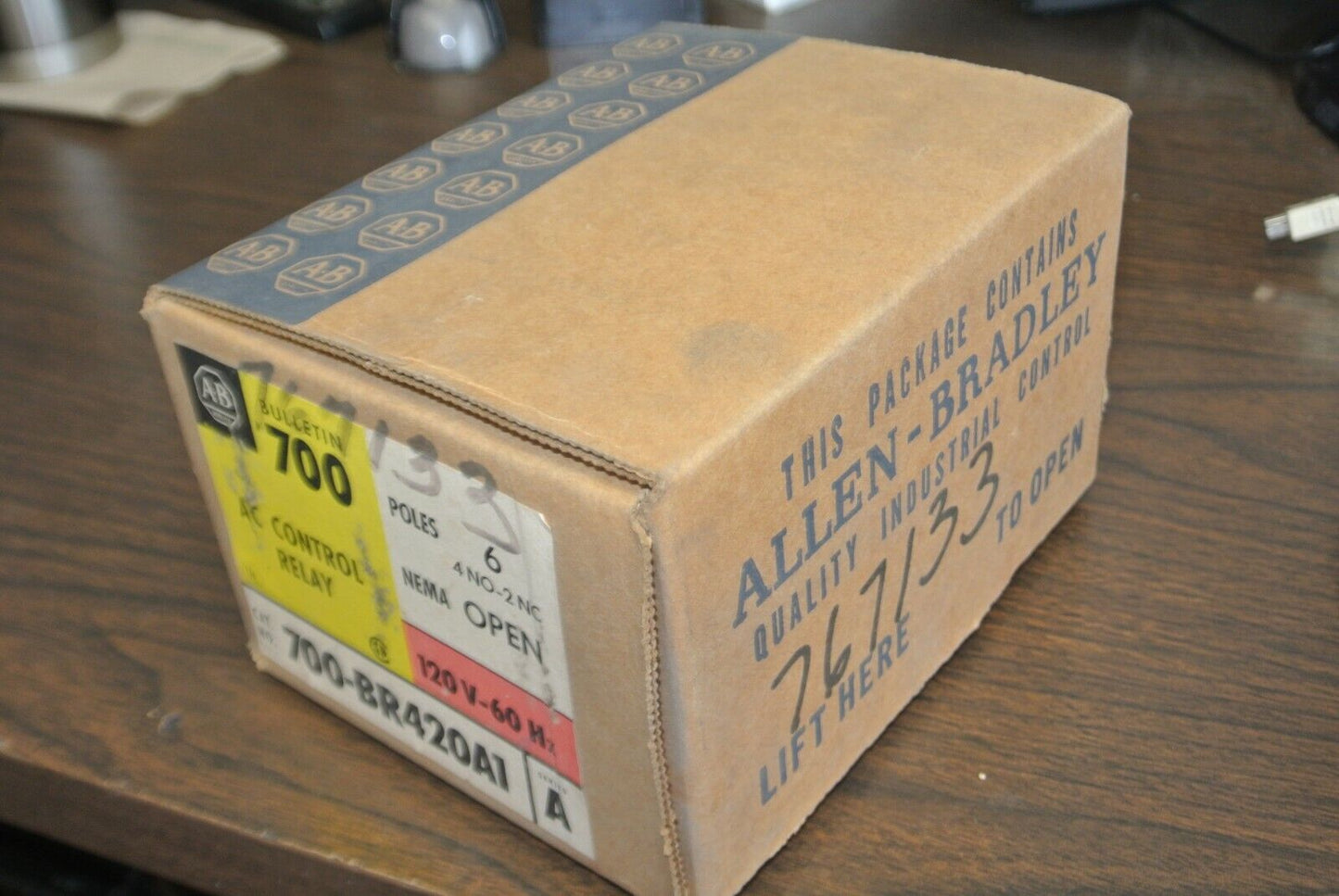 ALLEN-BRADLEY 700-BR420A1 / AC CONTROL RELAY / 6 POLE (4 NO, 2 NC) / NEW SURPLUS