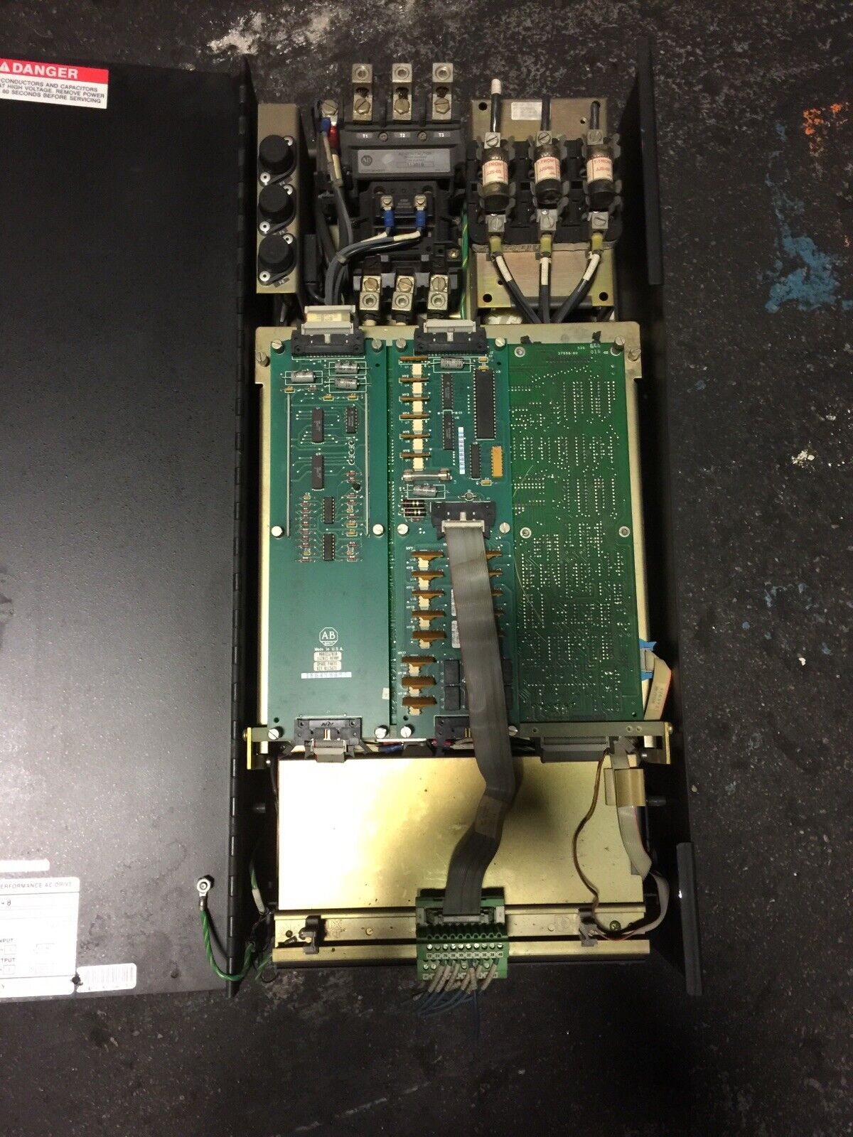 ALLEN BRADLEY 1392-B100-RK-MC-B-D1-F2-F4 AC DRIVE OUTPUT 440VAC 60A 3PH INPUT