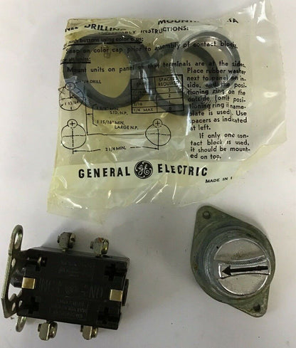 GENERAL ELECTRIC CR2940UB202C 600V BLACK 3 POS MAINTAINED OILTIGHT SEL.SWITCH