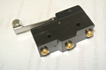 OMRON Z-15GW2-B7-K / GRAINGER 6X285 SNAP ACTION ROLLER LIMIT SWITCH NEW SURPLUS