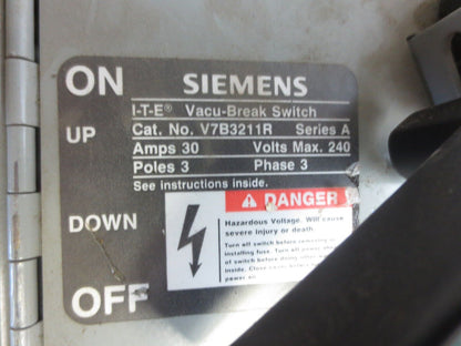 SIEMENS / I-T-E V7B3211R VACU-BREAK SWITCH - 240VAC, 30A, 3-POLE, 3-PHASE