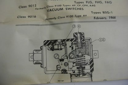 SQUARE D 9016 BSG-1 VACUUM SWITCH - OPEN - 3", CLOSE 7" - NEW SURPLUS