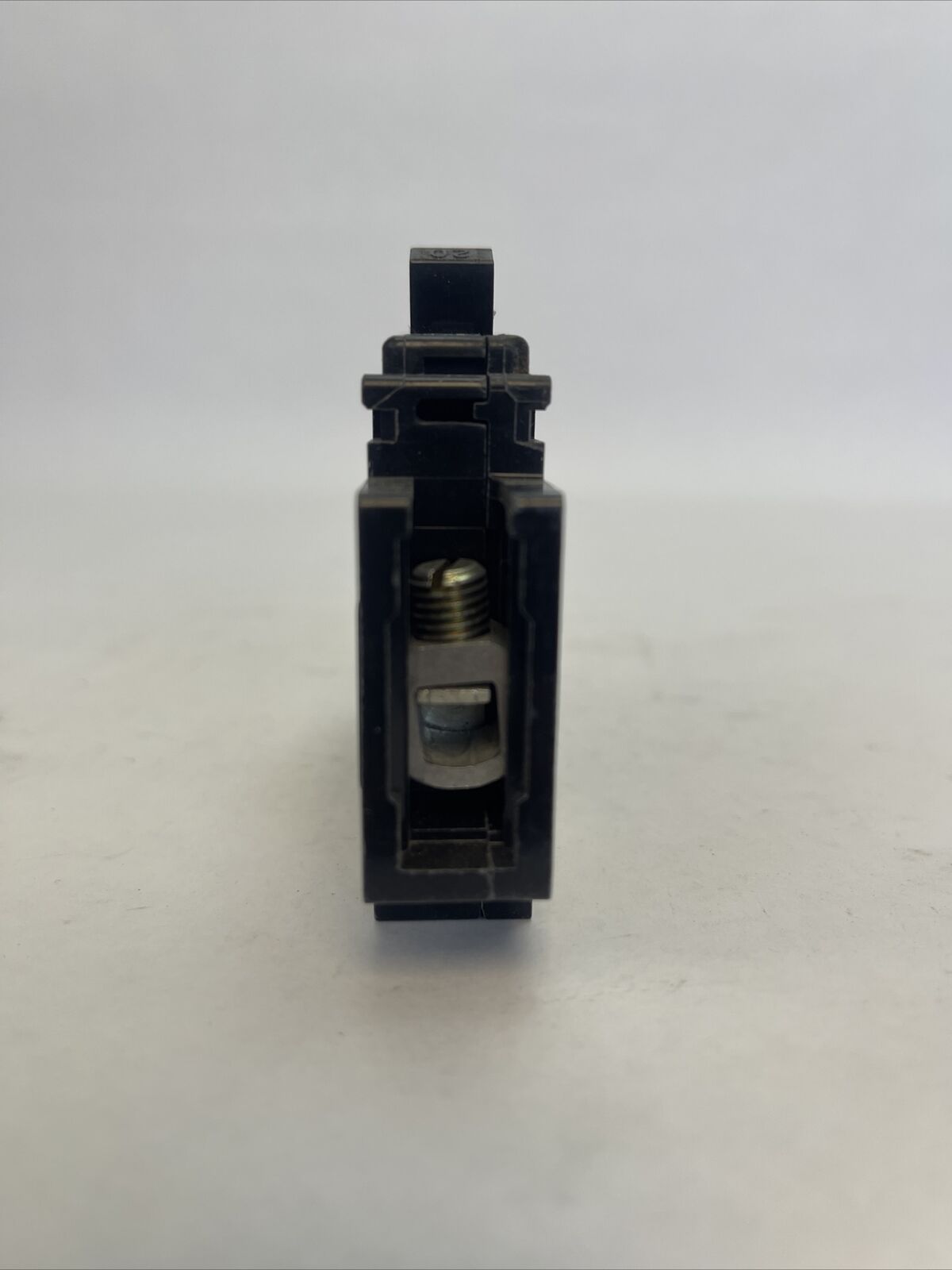 SQUARE D QOU120 CIRCUIT BREAKER W/ VISI-TRIP INDICATOR 20A 120/240VAC 1P SER 2