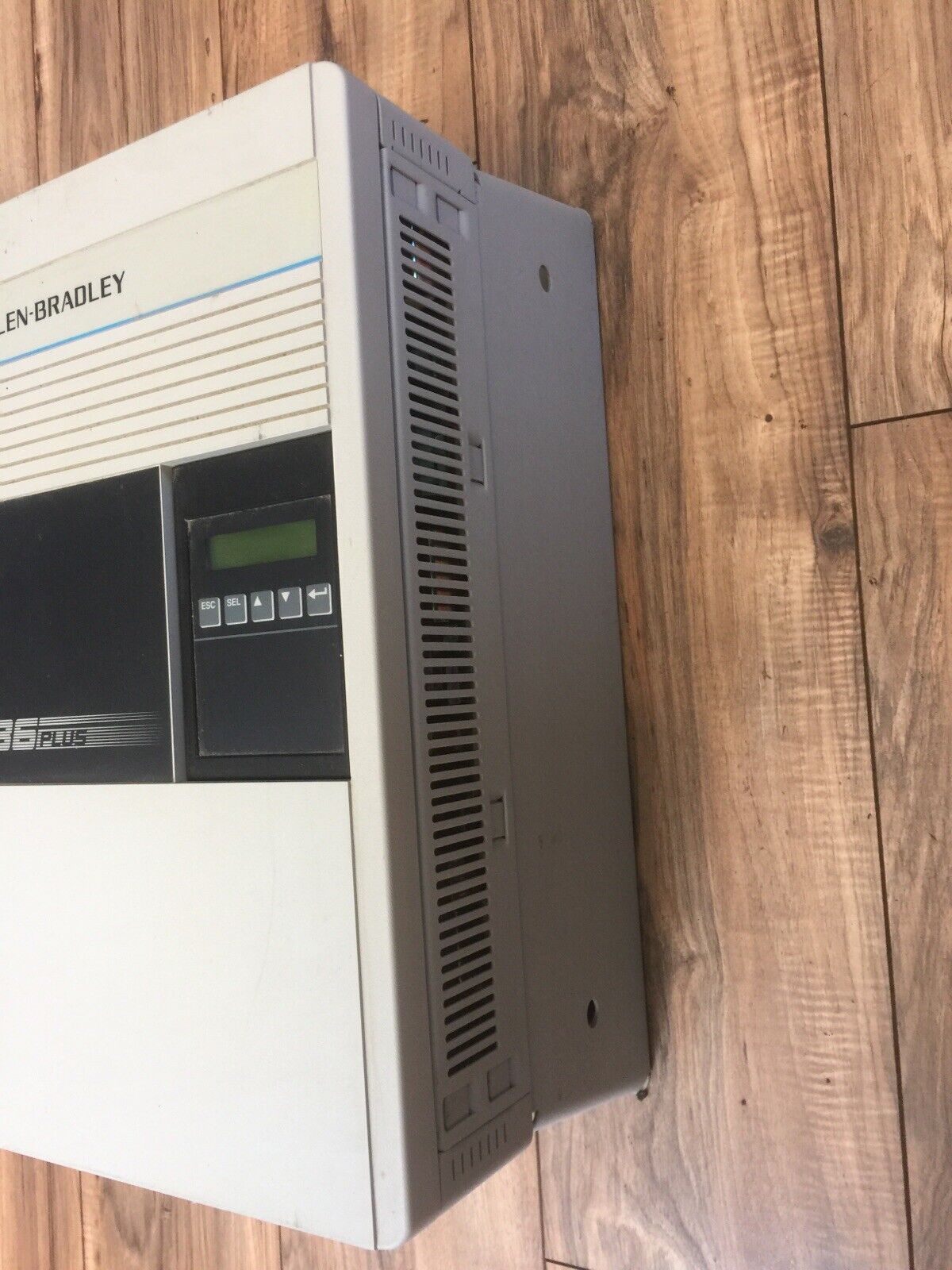 ALLEN BRADLEY 1336S-B020-AA-EN-HAP-L6 AC DRIVE OUTPUT 0-460VAC 31A 3PH 27KVA