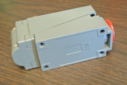 SQUARE D 9007 B66A2 LIMIT SWITCH / SNAP SWITCH / 120-600V / NEW SURPLUS