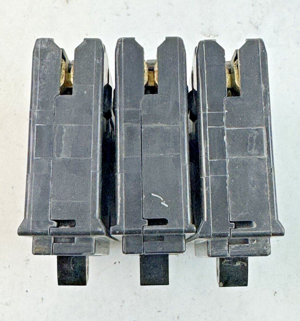 SQUARE D **LOT OF 3** HOM130 - CIRCUIT BREAKERS - 1 POLE/ 30 A/ 240 VAC