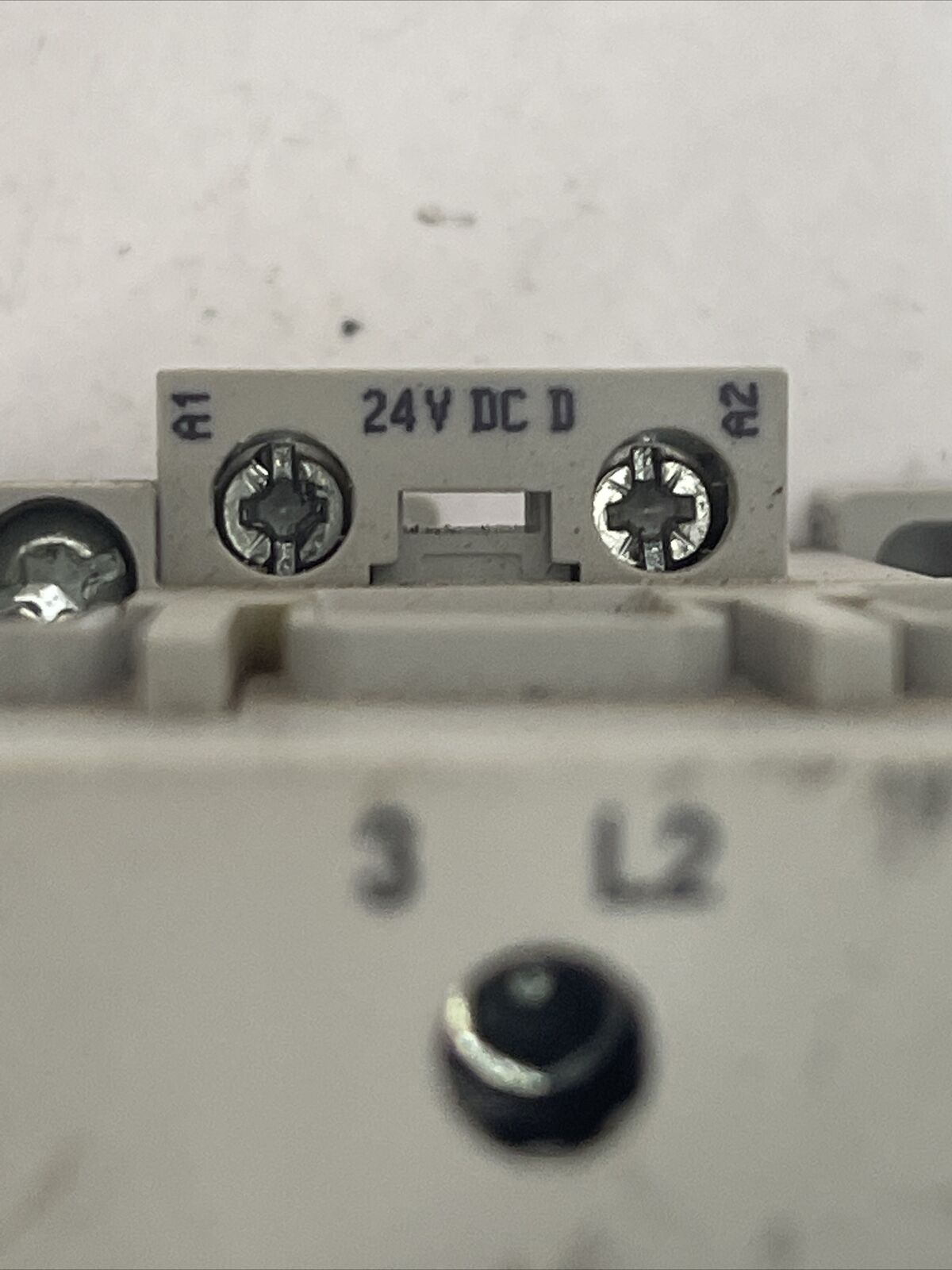 ALLEN BRADLEY 100-C85D*00 SER A CONTACTOR 600VAC 100A COIL 24VDC 60HP 100-F