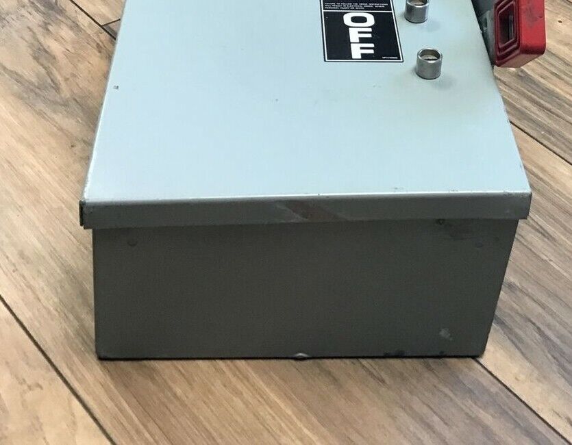 GENERAL ELECTRIC THN3361J SAFTEY SWITCH NON FUSIBLE 30A MODEL 11 600VAC/250VDC