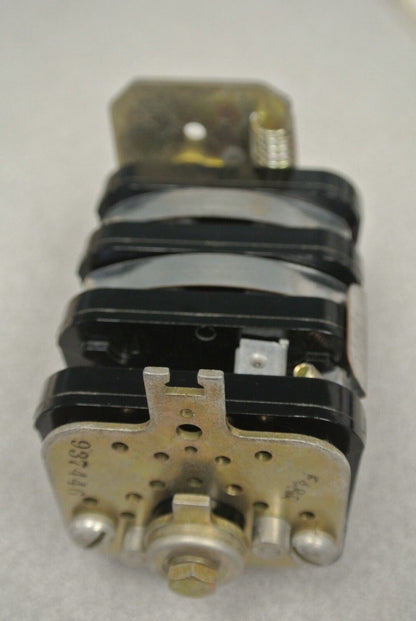 ALLEN-BRADLEY 806-937446 ROTARY PILOT SWITCH / LEVERLESS / NEW SURPLUS