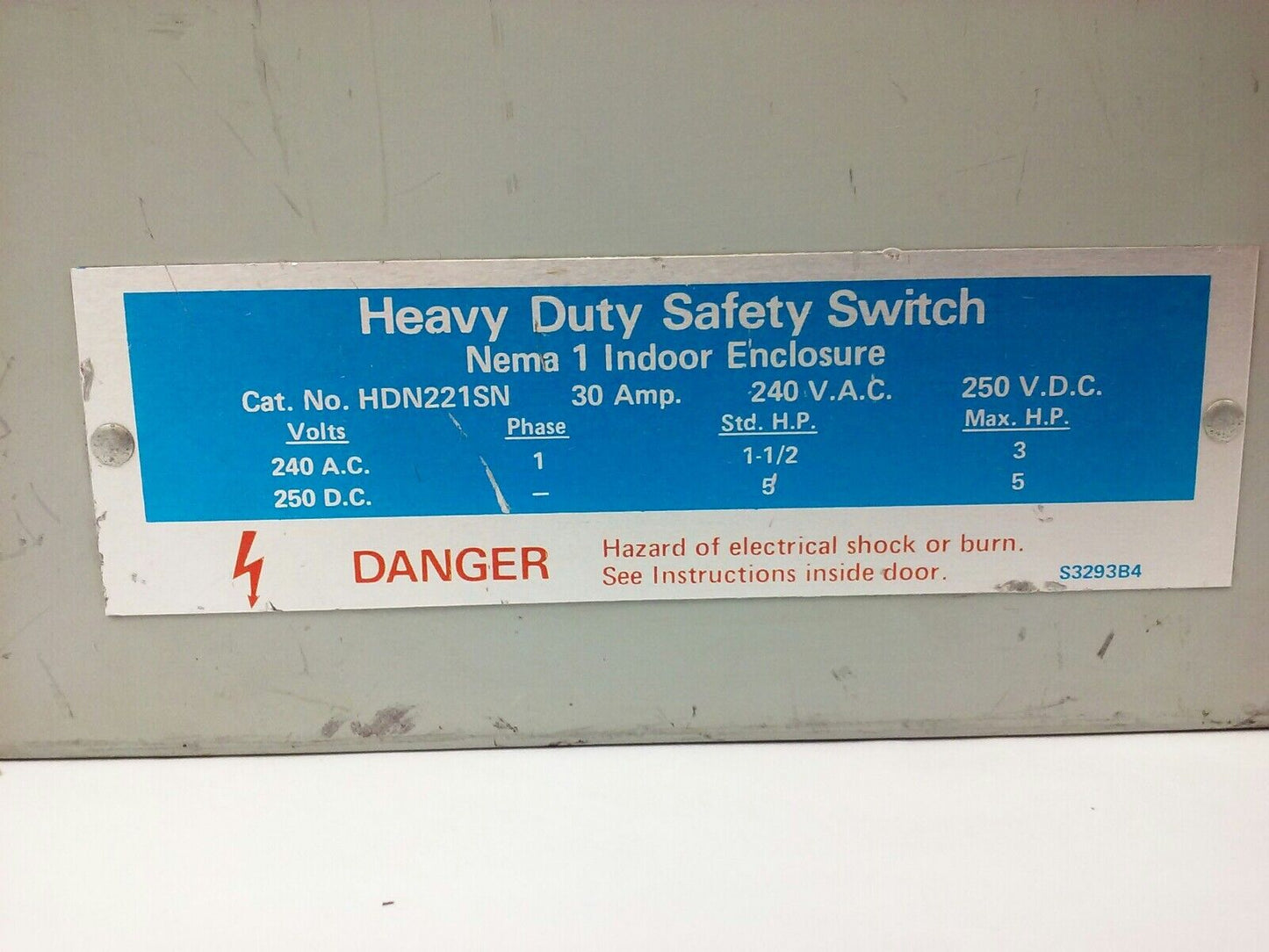 CHALLENGER HDN221SN SAFETY SWITCH, NEMA 1 INDOOR, 30A, 240V, FUSIBLE, NEW
