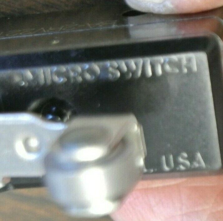 MICROSWITCH BA-2RV22T / SNAP-ACTION ROLLER-LEVER SWITCH / NEW SURPLUS, NO BOX