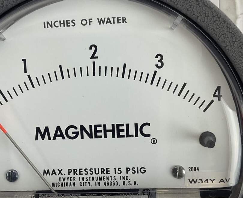 DWYER 2004 MAGNEHELIC PRESSURE GAUGE 150PSIG W34Y AV 0-4IN OF WATER