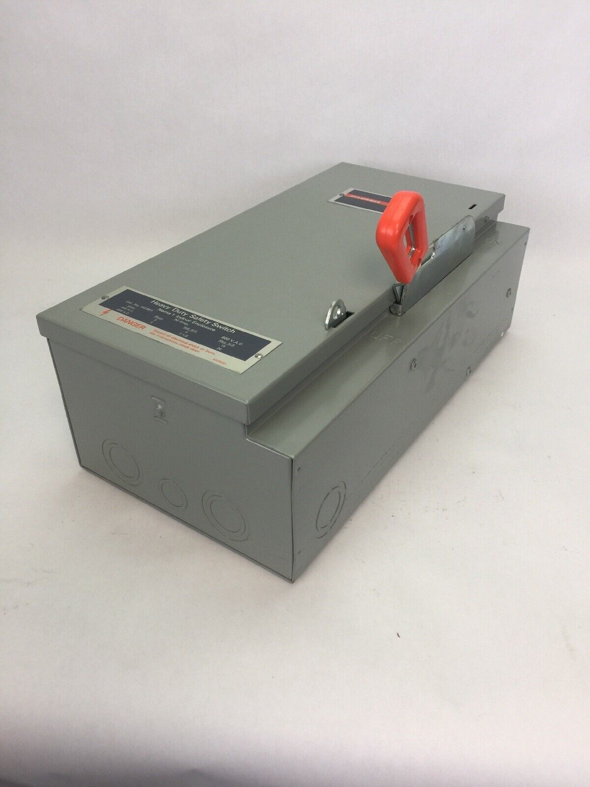 SYLVANIA HD361 FUSIBLE HEAVY DUTY SAFETY SWITCH 30AMP 480/600VAC 20HP 3 PHASE