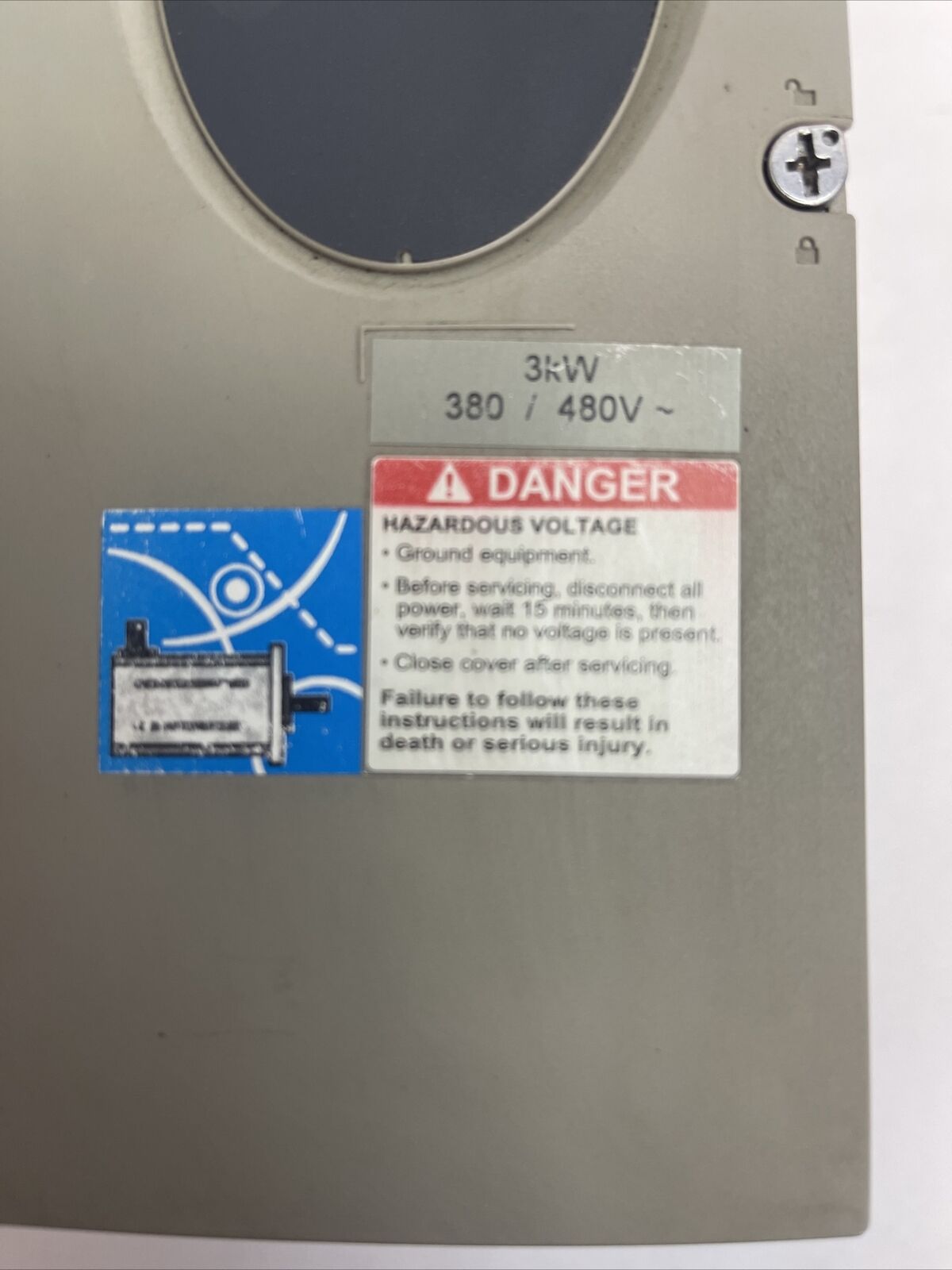 SCHNEIDER ELECTRIC I2TLXM05AD34N4 380/480VAC 3kW LEXIUM 05