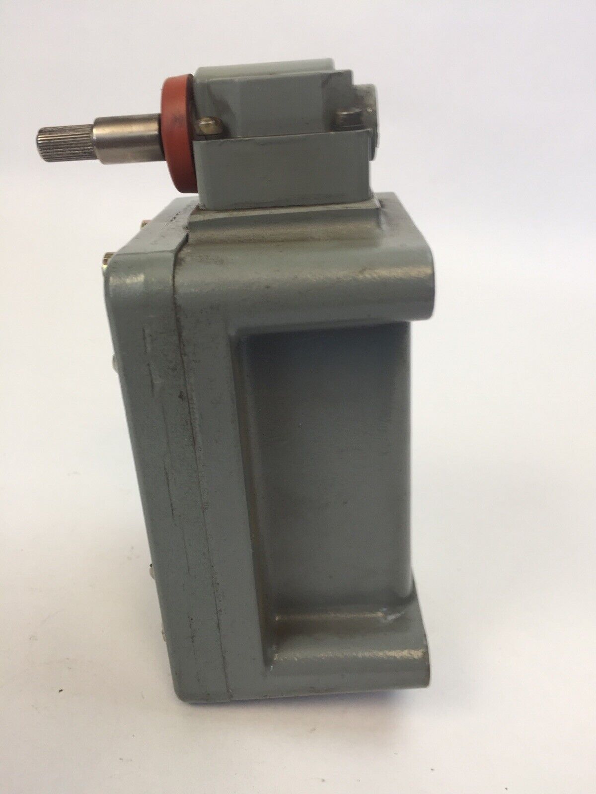 CUTLER HAMMER 10316H2176A LIMIT SWITCH 600VAC PILOT DUTY