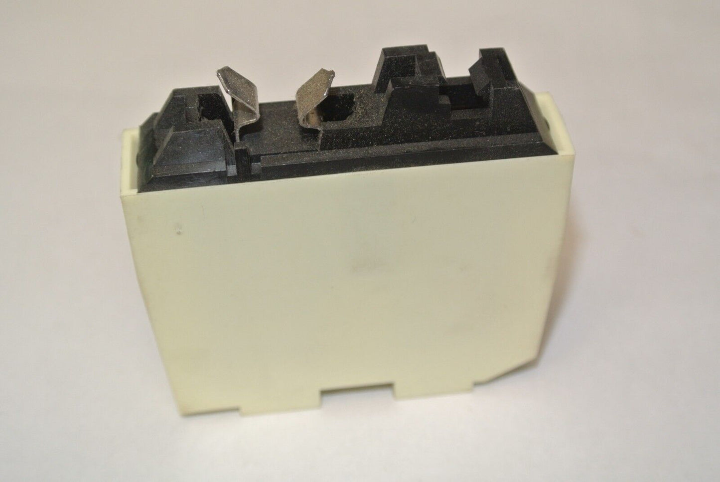 TELEMECANIQUE D86-FD 01 - TERMINAL BLOCK - NEW SURPLUS