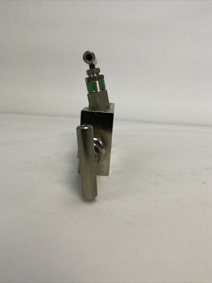 SIEMENS A6X30004061 VALVE MANIFOLD SCHNEIDER PN420 1.4404/316L N642.39.481.01
