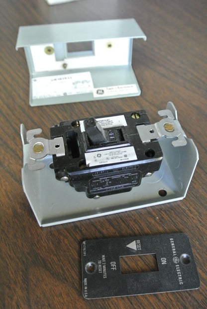 GE CR101Y11 - MANUAL MOTOR STARTER - SINGLE SPEED - 1HP, 115/230V - NEW SURPLUS