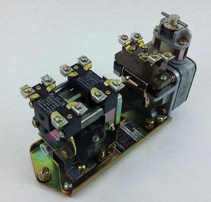 Square D 9050 BO-6E Timing Relay - Class 9050, Type BO-6E, Series D