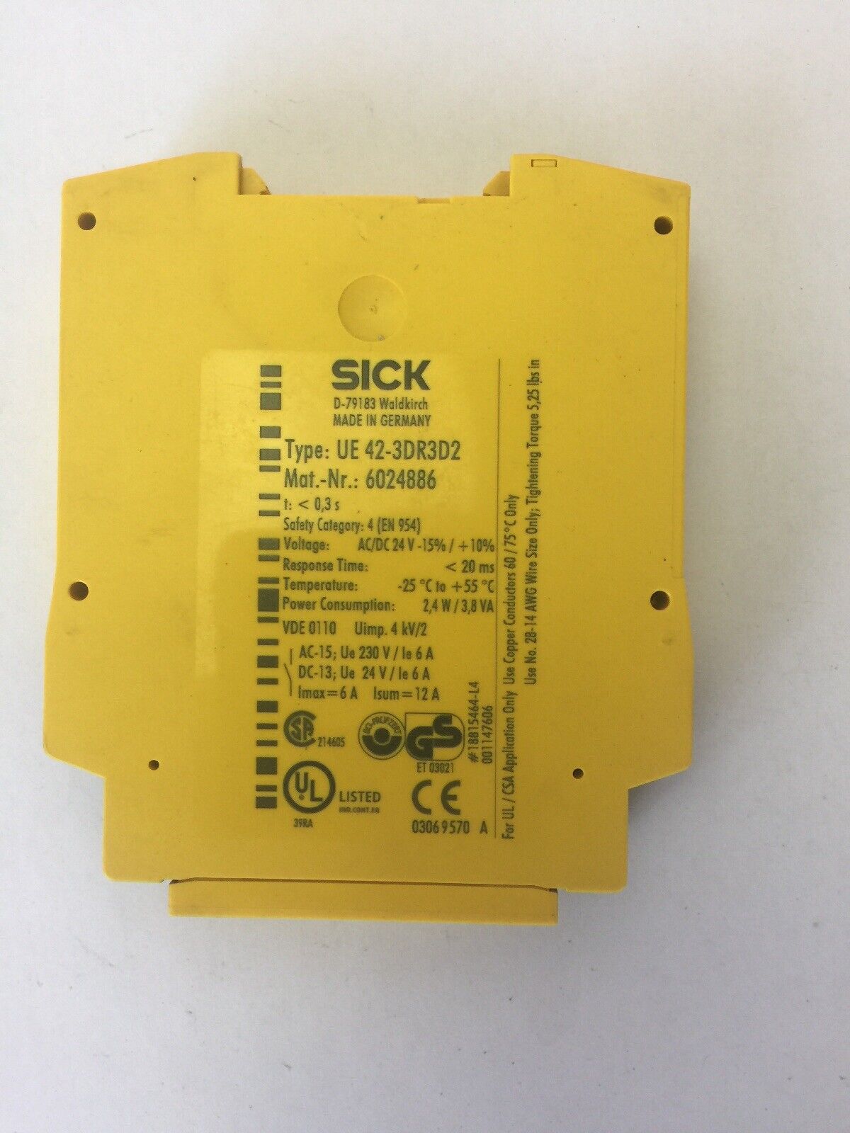 SICK UE 42-3DR3D2 SAFETY RELAY 24V AC/DC