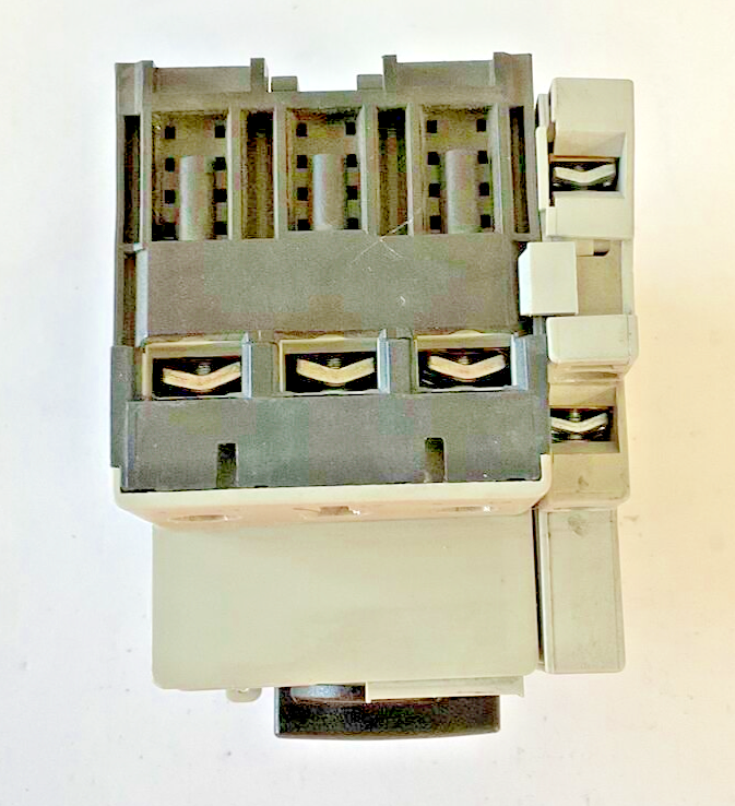ALLEN BRADLEY 140M-C2E-B25 CONTACTOR SER.B W/ 140M-C-A AUX. CONTACT SER.A