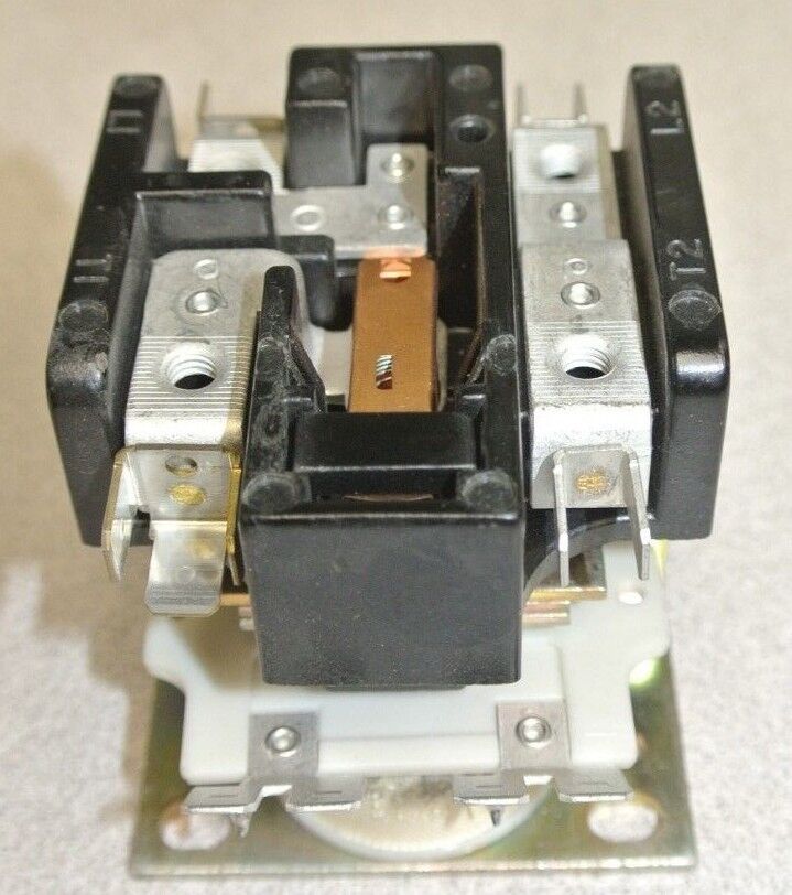 GENERAL ELECTRIC 3ARR28U2 CONTACTOR 6X572 / 240V COIL / 277-600V / NEW SURPLUS