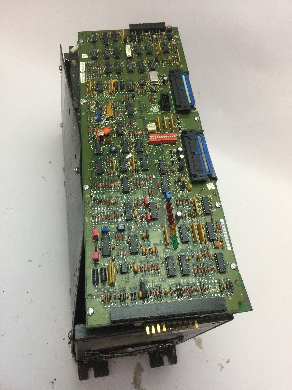 ALLEN BRADLEY 1391B-ESAA15-AQB AC SERVO CONTROLLER INPUT 230V 15A OUTPUT 210 V