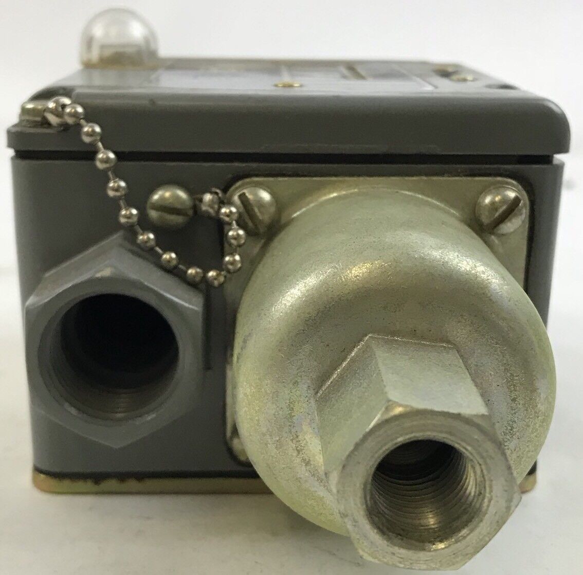 Sq D Pressure Switch class 9012 type ACW-21 series B, Range 400-3000psi new