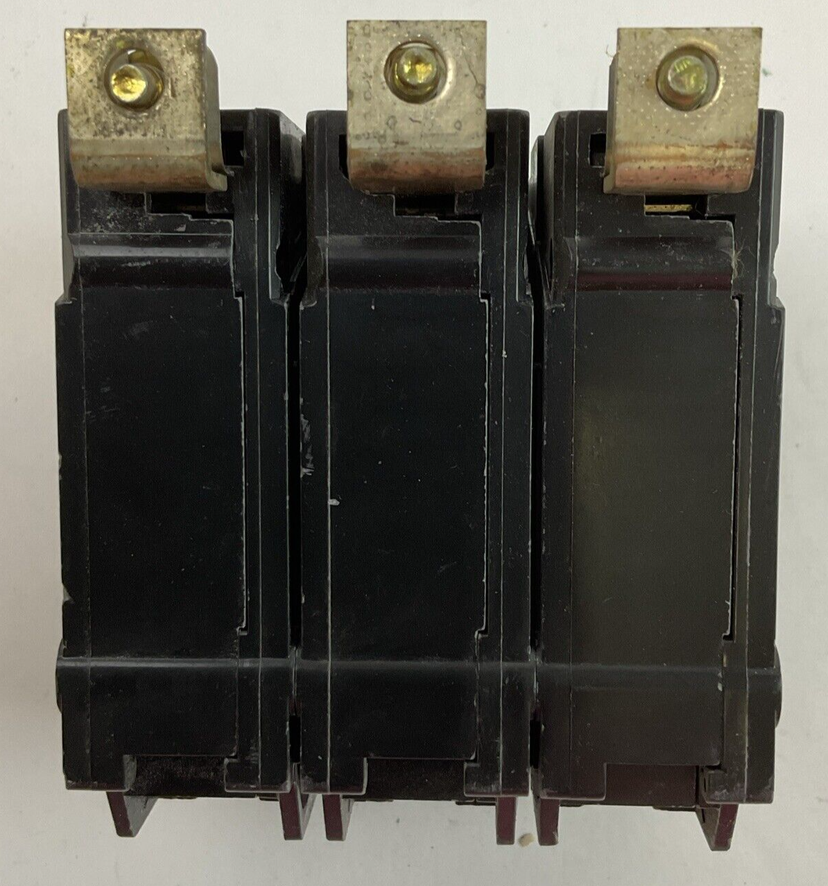 GE THHQB32015 15AMP 240VAC 3POLE CIRCUIT BREAKER 22KA